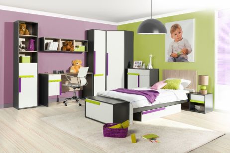 Алекс Дитяча 2 ВМВ Холдинг фотографія